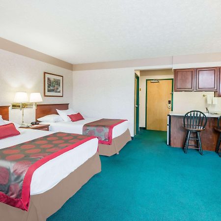 Ramada By Wyndham Strasburg Dover Eksteriør bilde