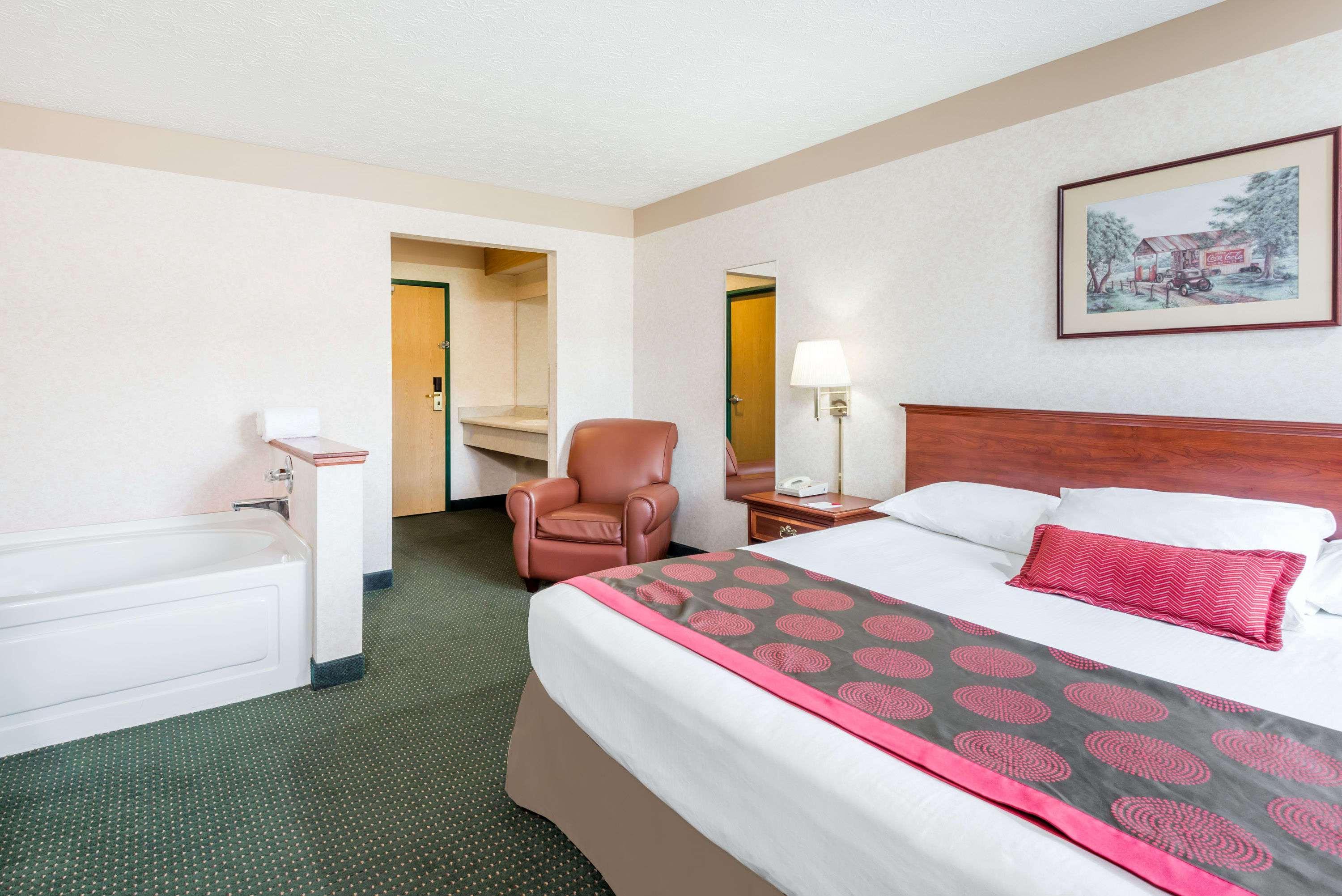 Ramada By Wyndham Strasburg Dover Eksteriør bilde