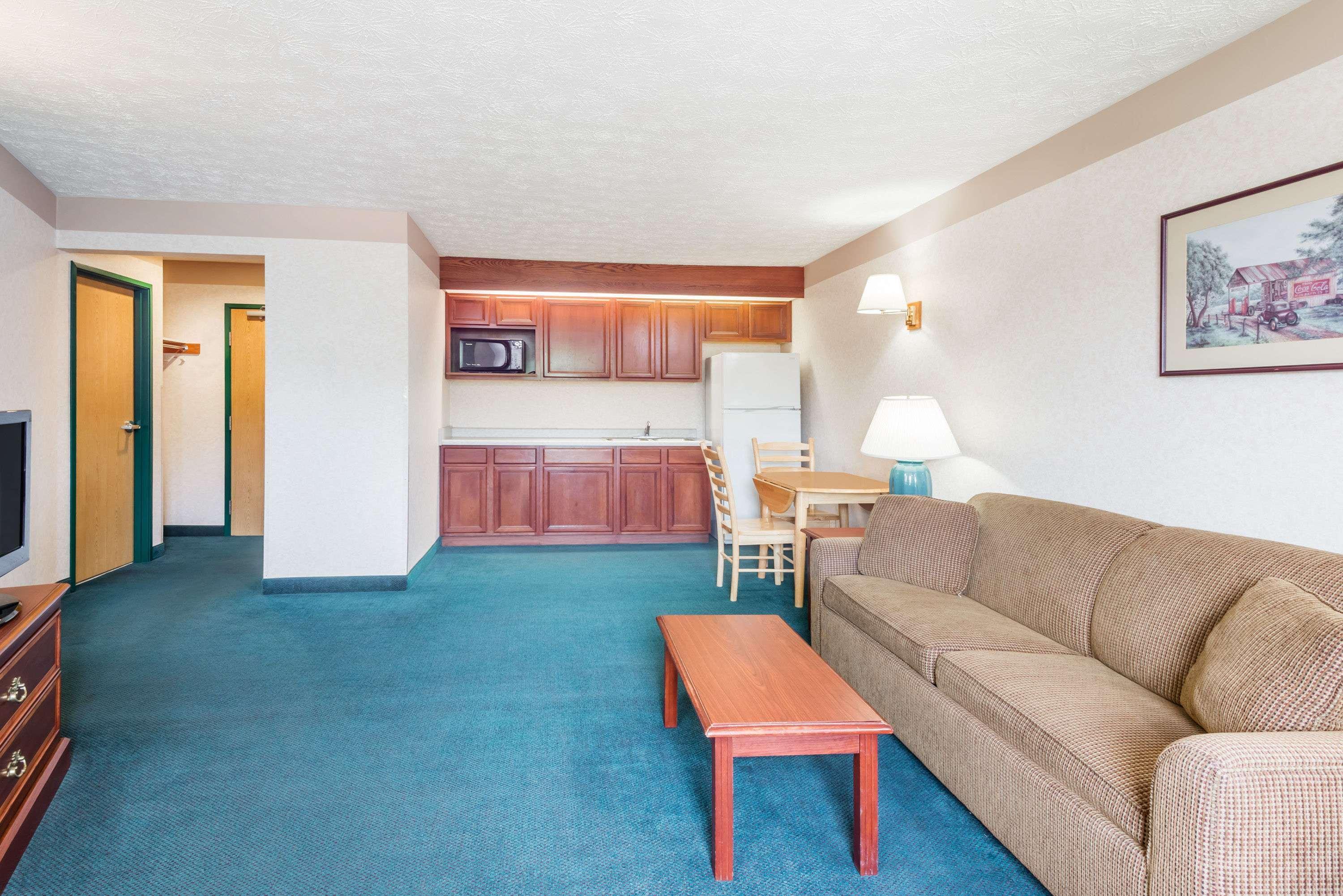 Ramada By Wyndham Strasburg Dover Eksteriør bilde